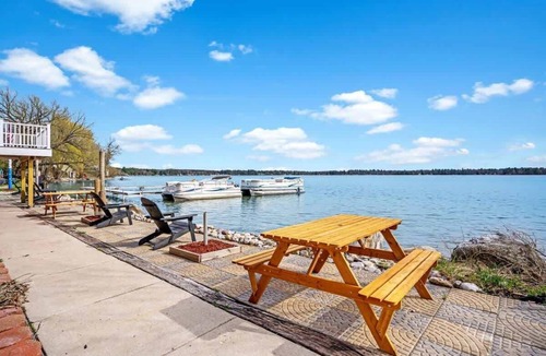 Mayfield House | Lakefront Cottage with Hot Tub & Fire Pit