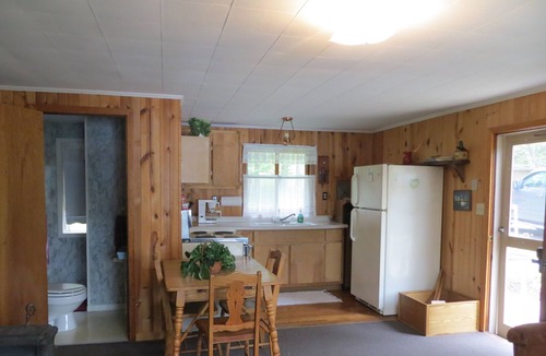 Crandon Cottage | Lakefront Cottage with 18' Pontoon included