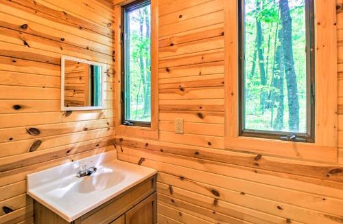 Cumberland House | Lakefront Cumberland Cabin w/Dock & Fire Pit!