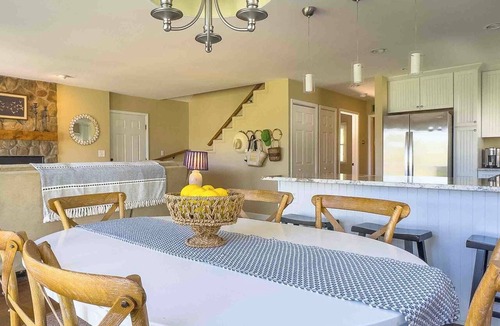Saint Johns House | Lakefront Escape on Indian Lake