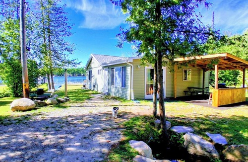 Harrison Cottage | Lakefront/Espresso/Wifi/Games Stocked/Beach/kayaks hammocks/cornhole Darts/Pet