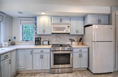 Greenwood House | Lakefront Family Retreat: Skiing & Mountain Biking
