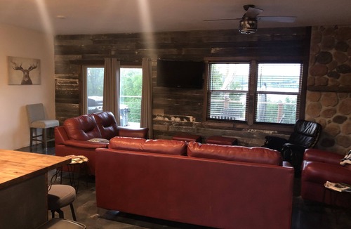 Orrin House | Lakefront get away & Waterfowl hunters paradise -dog friendly