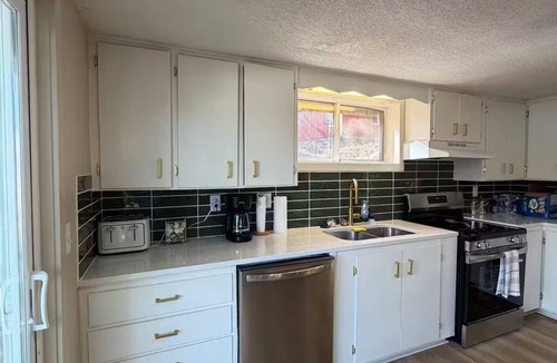 Stover House | Lakefront Getaway 4BR, Private Dock