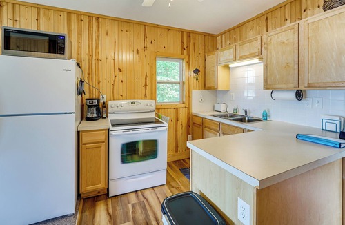 Grant Cottage | Lakefront Grant Cottage w/ Grill & Fire Pit!