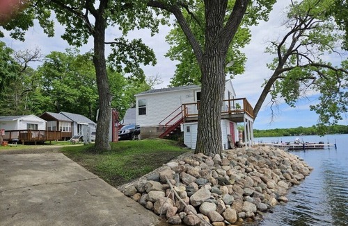 Alexandria Cabin | Lakefront Heritage Cabin on Lake Victoria – Steps from the Water!