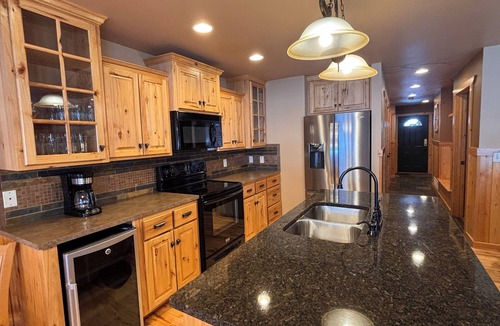 Pequot Lakes Resort | Lakefront Home on the Whitefish Chain - Outdoor Pool, Pickleball Courts and More