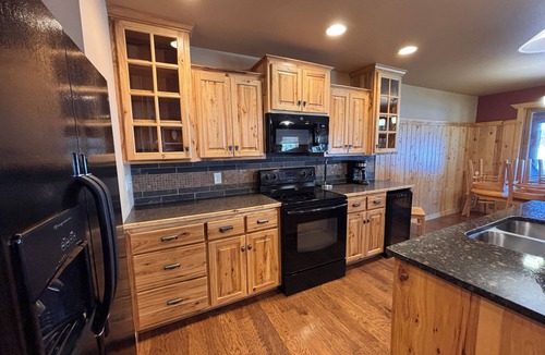 Pequot Lakes Resort | Lakefront Home on the Whitefish Chain - Outdoor Pool, Pickleball Courts and More