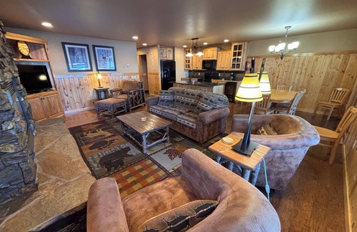Pequot Lakes Resort | Lakefront Home on the Whitefish Chain - Outdoor Pool, Pickleball Courts and More