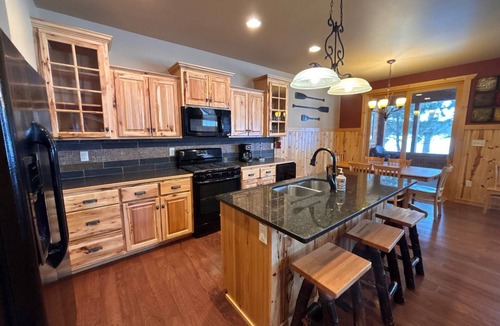 Pequot Lakes Resort | Lakefront Home on the Whitefish Chain - Outdoor Pool, Pickleball Courts and More