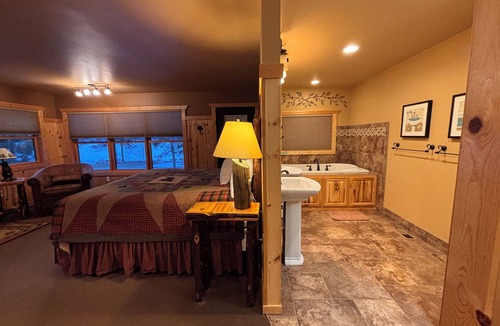 Pequot Lakes Resort | Lakefront Home on the Whitefish Chain - Outdoor Pool, Pickleball Courts and More