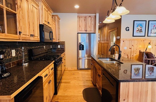 Pequot Lakes Resort | Lakefront Home on the Whitefish Chain - Outdoor Pool, Pickleball Courts and More