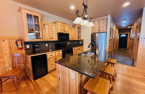 Pequot Lakes Resort | Lakefront Home on the Whitefish Chain - Outdoor Pool, Pickleball Courts and More