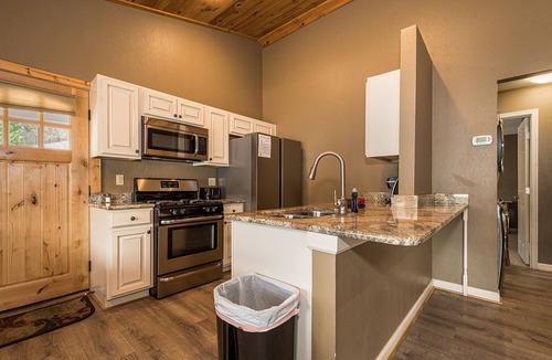 McHenry Cabin | Lakefront Lakeview Cabin 5-Hot Tub, Full Kitchen