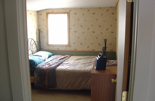 Hale Cottage | Lakefront Living Room: Sandy Beach Cottage - Sleeps 8