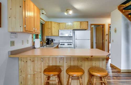 Isle Cabin | Lakefront Minnesota Abode - Fire Pit, Deck & Grill