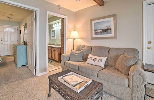 Onekama Condo | Lakefront Onekama Condo w/ Seasonal Pool!
