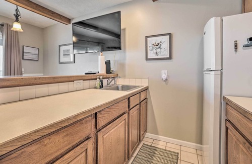 Onekama Condo | Lakefront Onekama Condo w/ Seasonal Pool!