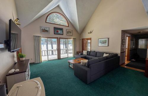 Purgatory House | Lakefront Peninsula Retreat, 4BR with Private Dock!