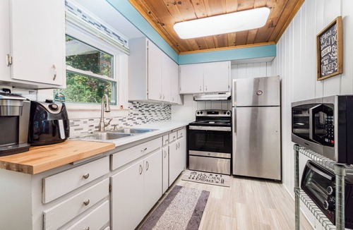 Harrison House | Lakefront, Private Beach on stunning Budd Lake, Kayaks, Fire Pit.