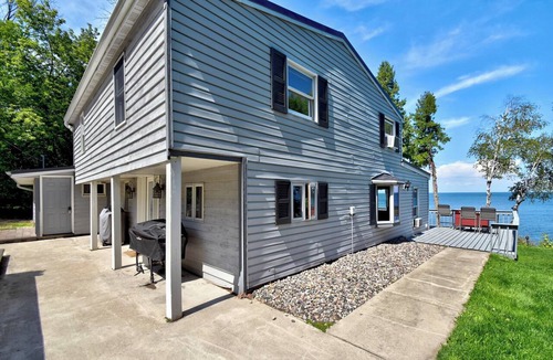Little Sturgeon House | Lakefront property