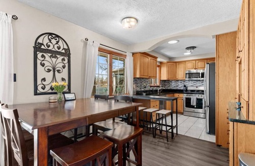 Drayton Plains House | Lakefront Ranch | Hot Tub · 30-Day Min Stay