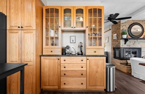 Drayton Plains House | Lakefront Ranch | Hot Tub · 30-Day Min Stay