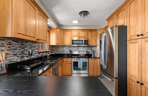 Drayton Plains House | Lakefront Ranch | Hot Tub · 30-Day Min Stay