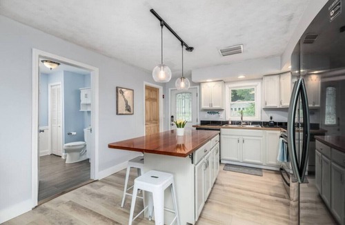 Old Town House | Lakefront Retreat|Dock+Kayaks+Firepit|Sleeps 10