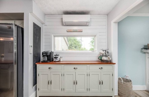 Old Town House | Lakefront Retreat|Dock+Kayaks+Firepit|Sleeps 10