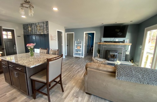 Cadillac Cottage | Lakefront Sauna Spa @ Stoneledge Lake Living