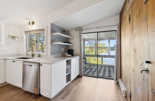 South Casco Cottage | Lakefront Sun & Snow 3-bedroom cottage - quintessential Maine in modern comfort