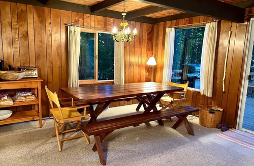 Standish Cottage | Lakefront Traditional 4-bedroom cottage in Frye Island