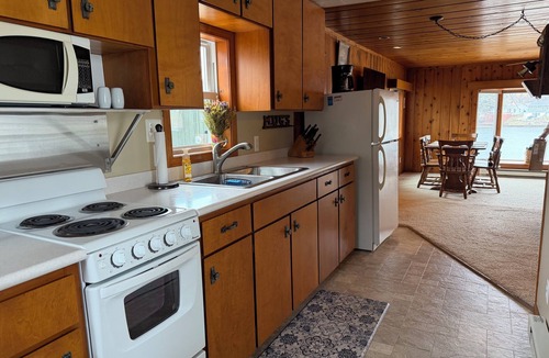 Lake George House | LakeFront Vacation Getaway on Stunning Lake George-Great for week/weekend stay