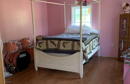 Beddington House | Lakefront vacation Rental 3 bedrooms, 1 bath, sleeps 6