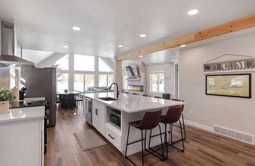Nekoosa House | Lakefront Walkout Beach*Pontoon Rental*Hot Tub*