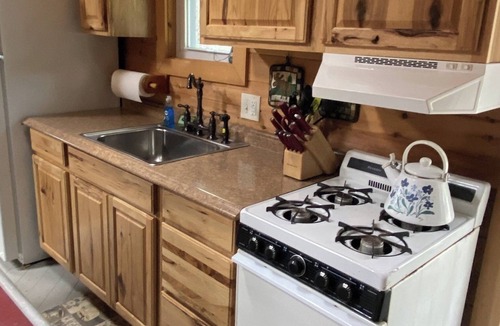 Naples Cottage | Lakeside 1 bedroom cottage sleeps up to 4. Perfect serenity in Naples. Wifi