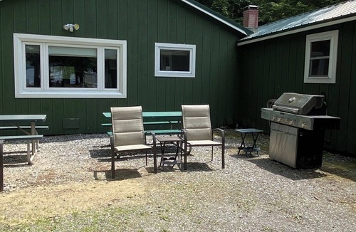 Naples Cottage | Lakeside 2-bedroom cottage sleeps 4. In Naples. Gorgeous views. Steps to beach