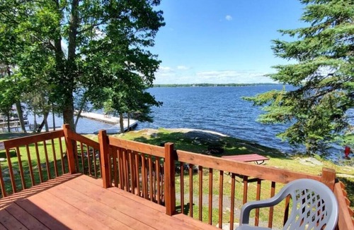 Ray Cabin | Lakeside 2 Bedroom Glacier Cabin on Kab