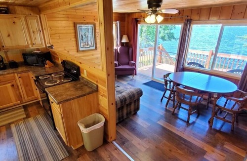 Ray Cabin | Lakeside 2 Bedroom Glacier Cabin on Kab
