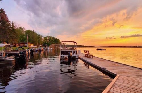 Ray House | Lakeside 2 Bedroom Otter Cabin On Kab