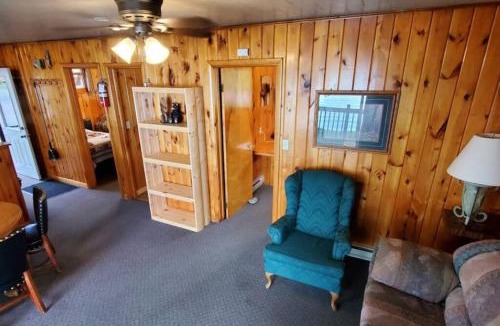 Ray House | Lakeside 2 Bedroom Pelican Cabin On Kab