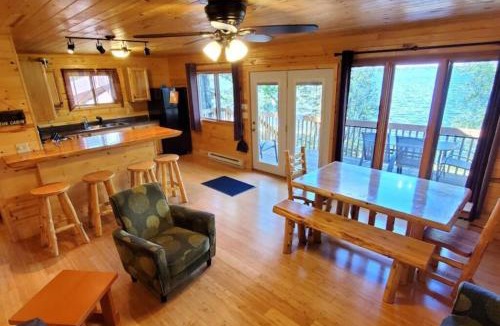 Ray House | Lakeside 2 Bedroom Wolf's Den Cabin On Kab
