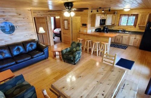 Ray House | Lakeside 2 Bedroom Wolf's Den Cabin On Kab