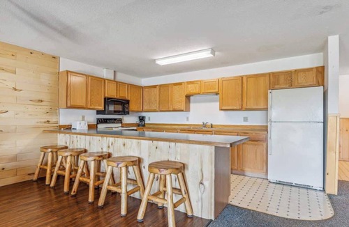 Park Rapids Condo | Lakeside Condo #19 4BR 4BA Timberlane Resort