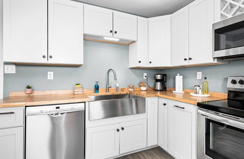 Lakeside - Lester Park Apartment | Lakeside Condo | Minutes from Downtown Duluth