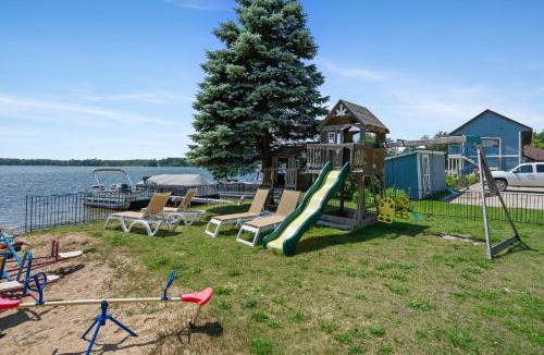 Mayfield Apartment | Lakeside Double Queen Suite Upper-Level Retreat
