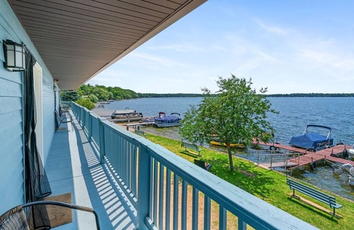 Mayfield Apartment | Lakeside Double Queen Suite | Upper-Level Retreat