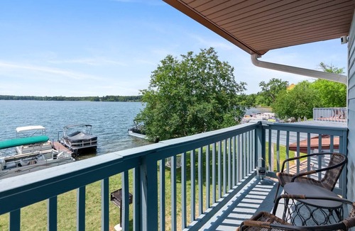 Mayfield Apartment | Lakeside Double Queen Suite | Upper-Level Retreat