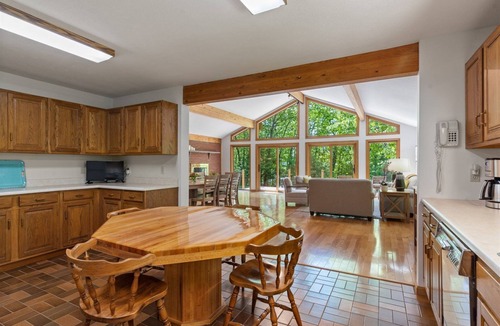 Lyman House | Lakeside Elegance: Newly Renovated Retreat on Kennebunk Pond